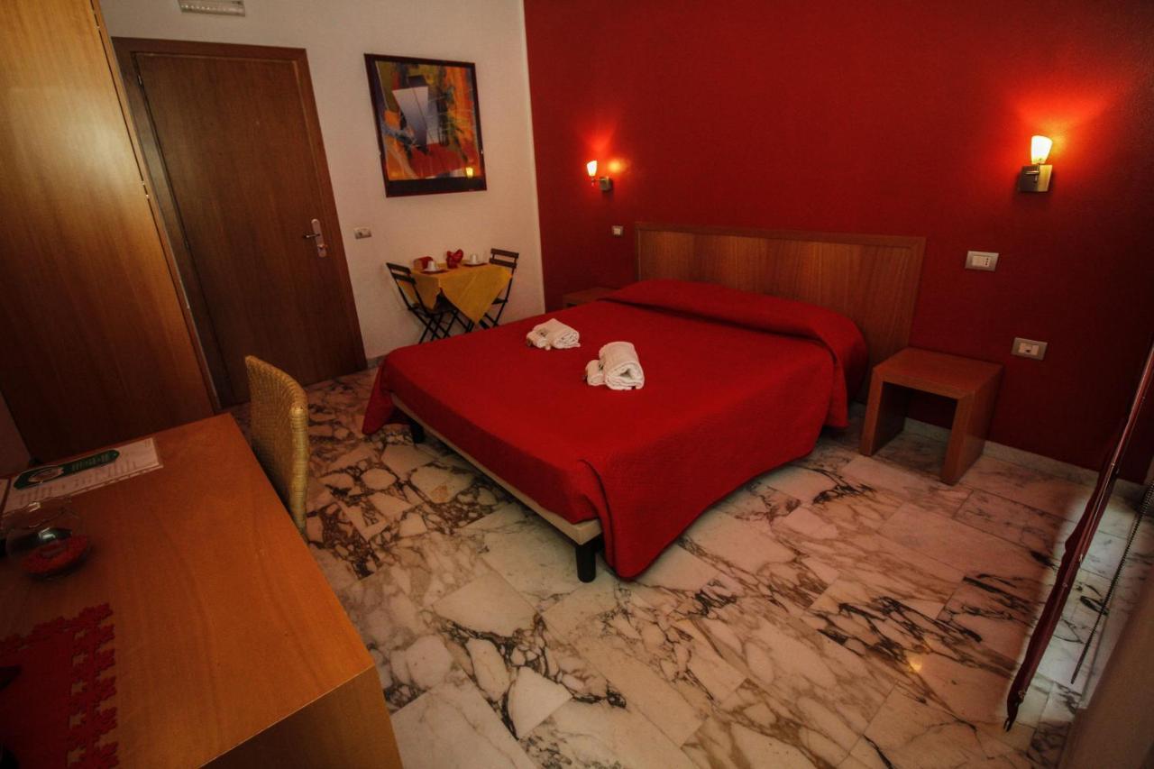 Hotel I Colori Сант-Антиоко Экстерьер фото