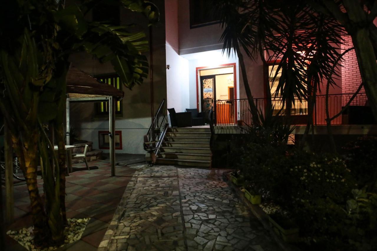 Hotel I Colori Сант-Антиоко Экстерьер фото