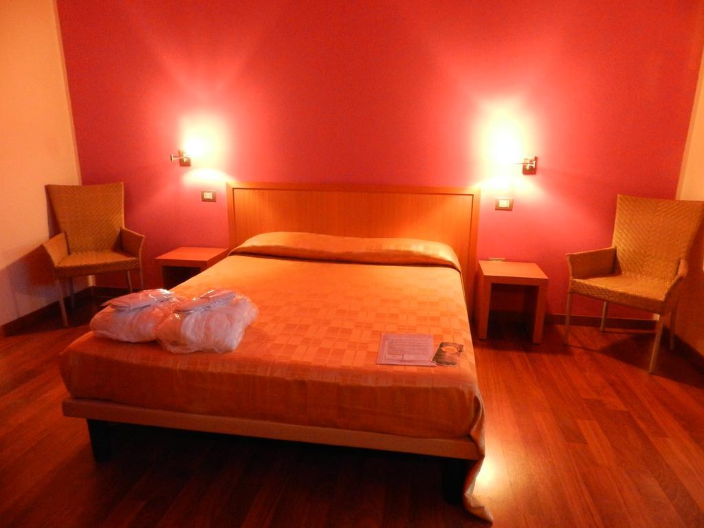 Hotel I Colori Сант-Антиоко Экстерьер фото
