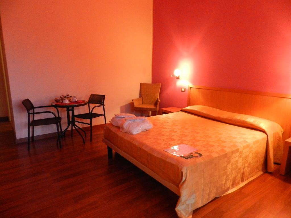 Hotel I Colori Сант-Антиоко Экстерьер фото