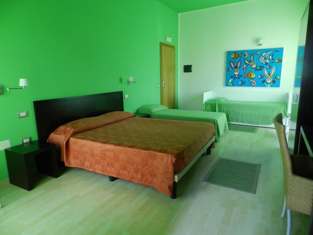 Hotel I Colori Сант-Антиоко Экстерьер фото