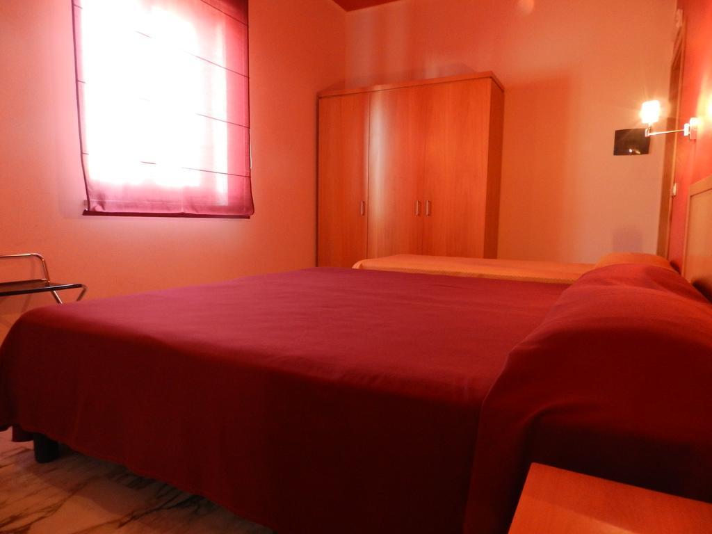 Hotel I Colori Сант-Антиоко Экстерьер фото